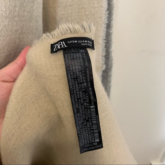 Zara double sided grey and beige scarf - Picture 4 of 4